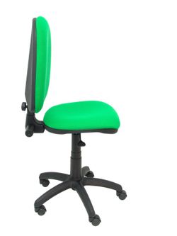 Modelo Ayna  Silla de oficina ergonómica con mecanismo de contacto permanente y regulable en altura  Asiento y respaldo tapizados en tejido BALI color verde