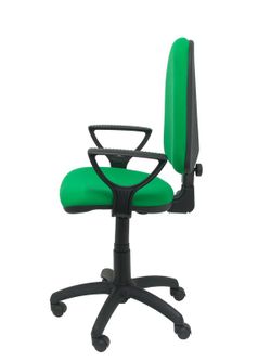 Modelo Ayna  Silla de oficina ergonómica con mecanismo de contacto permanente y regulable en altura  Asiento y respaldo tapizados en tejido BALI color verde