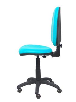 Modelo Ayna - Silla de oficina ergonómica con mecanismo de contacto permanente y regulable en altura y ruedas de parqué - Asiento y respaldo tapizados en tejido similpiel color verde turquesa.