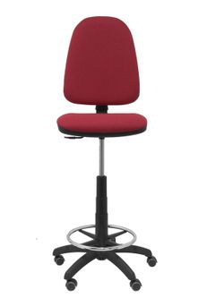 Modelo Ayna Taburete - Taburete ergonómico con mecanismo de contacto permanente, regulable en altura, aro reposapiés y ruedas de parqué - Asiento y respaldo tapizados en tejido BALI color granate