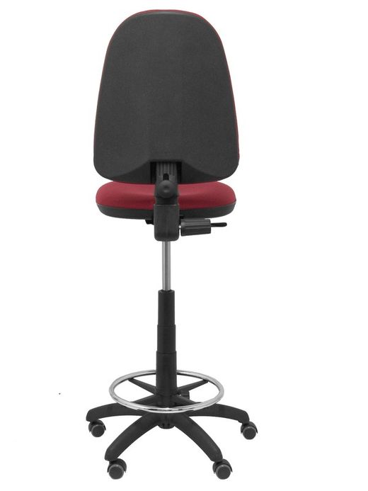 Modelo Ayna Taburete - Taburete ergonómico con mecanismo de contacto permanente, regulable en altura, aro reposapiés y ruedas de parqué - Asiento y respaldo tapizados en tejido BALI color granate