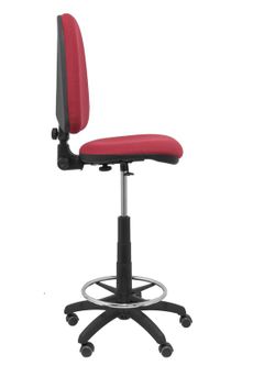 Modelo Ayna Taburete - Taburete ergonómico con mecanismo de contacto permanente, regulable en altura, aro reposapiés y ruedas de parqué - Asiento y respaldo tapizados en tejido BALI color granate