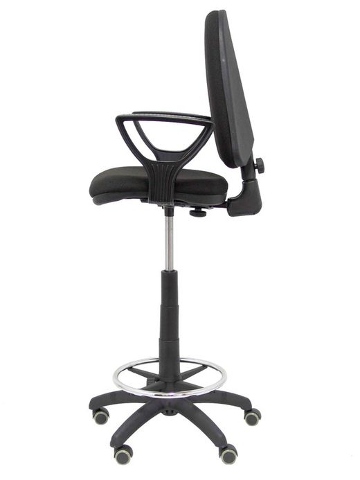 Modelo Ayna Taburete - Taburete ergonómico con mecanismo de contacto permanente, regulable en altura, aro reposapiés y ruedas de parqué - Asiento y respaldo tapizados en tejido BALI color negro (BRAZOS FIJOS INCLUIDOS)