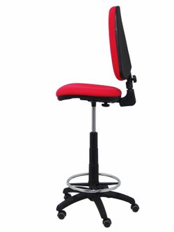 Modelo Ayna Taburete - Taburete ergonómico con mecanismo de contacto permanente, regulable en altura, aro reposapiés y ruedas de parqué - Asiento y respaldo tapizados en tejido BALI color rojo