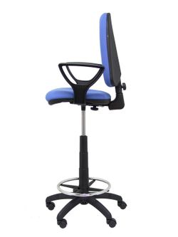 Modelo Ayna Taburete - Taburete ergonómico con mecanismo de contacto permanente, regulable en altura y aro reposapiés - Asiento y respaldo tapizados en tejido BALI color azul claro (BRAZOS FIJOS INCLUIDOS)