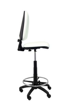 Modelo Ayna Taburete - Taburete ergonómico con mecanismo de contacto permanente, regulable en altura y aro reposapiés - Asiento y respaldo tapizados en tejido símilpiel color blanco