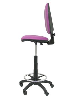 Modelo Ayna Taburete - Taburete ergonómico con mecanismo de contacto permanente, regulable en altura y aro reposapiés - Asiento y respaldo tapizados en tejido símilpiel color morado