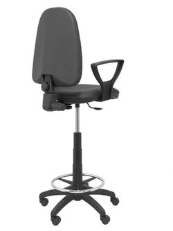 Modelo Ayna Taburete - Taburete ergonómico con mecanismo de contacto permanente, regulable en altura y aro reposapiés - Asiento y respaldo tapizados en tejido símilpiel color negro (BRAZOS FIJOS INCLUIDOS)