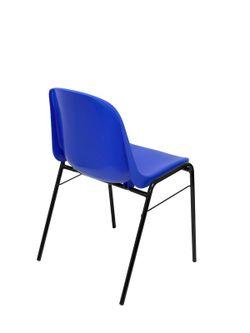 Modelo Beta  Pack 2 sillas confidente ergonómica, apilable y con estructura negra.  Asiento y respaldo de PVC de color azul.