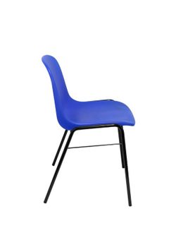 Modelo Beta  Pack 2 sillas confidente ergonómica, apilable y con estructura negra.  Asiento y respaldo de PVC de color azul.