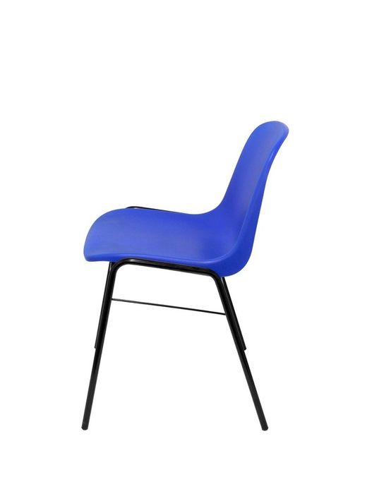 Modelo Beta  Pack 2 sillas confidente ergonómica, apilable y con estructura negra.  Asiento y respaldo de PVC de color azul.