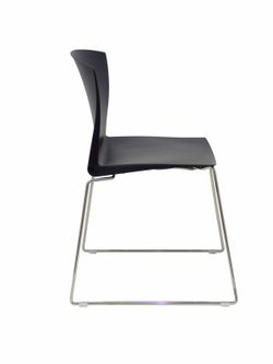 Modelo Boniches  Pack 4 sillas confidente ergonómica, apilable y con estructura de varilla cromada.  Asiento y respaldo de PVC de color negro