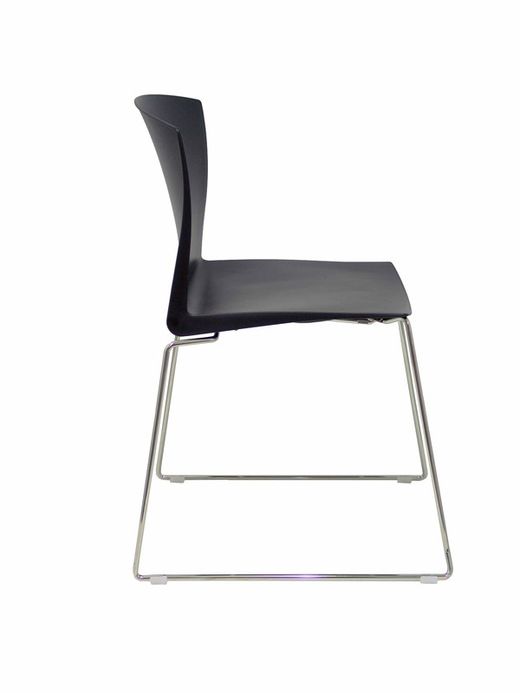 Modelo Boniches  Pack 4 sillas confidente ergonómica, apilable y con estructura de varilla cromada.  Asiento y respaldo de PVC de color negro