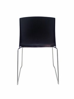 Modelo Boniches  Pack 4 sillas confidente ergonómica, apilable y con estructura de varilla cromada.  Asiento y respaldo de PVC de color negro