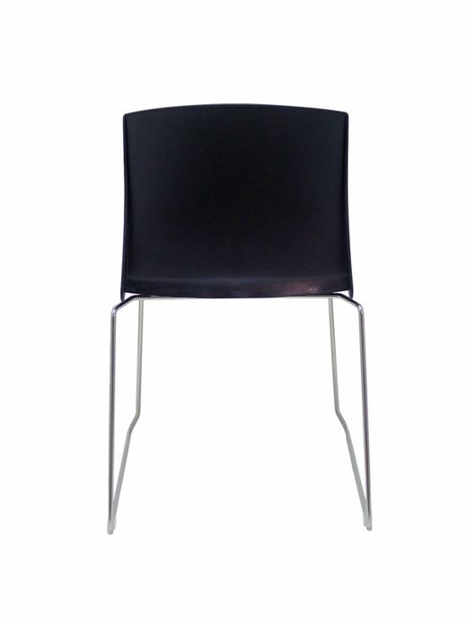 Modelo Boniches  Pack 4 sillas confidente ergonómica, apilable y con estructura de varilla cromada.  Asiento y respaldo de PVC de color negro