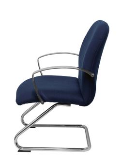 Modelo Caudete Confidente Patín  Sillón de recepción ergonómico con brazos fijos y patín cromados  Asiento y respaldo tapizados en tejido BALI color azul marino