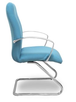 Modelo Caudete Confidente Patín.Sillón de recepción ergonómico con brazos fijos y patín cromado. Asiento y respaldo tapizados en tejido BALI color azul cielo