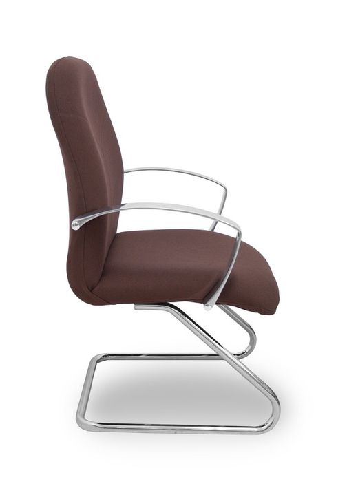 Modelo Caudete Confidente Patín.Sillón de recepción ergonómico con brazos fijos y patín cromado. Asiento y respaldo tapizados en tejido BALI color marrón oscuro.