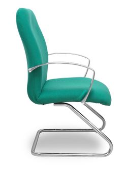 Modelo Caudete Confidente Patín.Sillón de recepción ergonómico con brazos fijos y patín cromado. Asiento y respaldo tapizados en tejido BALI color verde esmeralda.