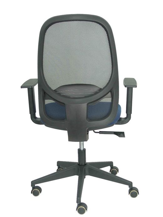 Modelo Cilanco negra - Silla de oficina ergonómica con mecanismo sincro, brazos regulables y ajustable en altura - Respaldo negro, tapizado en malla transpirable en color negro y asiento tapizado en tejido BALI color azul marino.