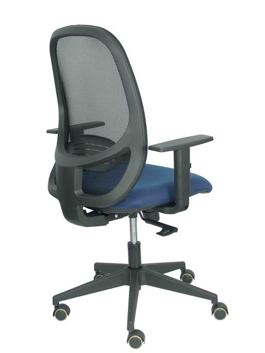 Modelo Cilanco negra - Silla de oficina ergonómica con mecanismo sincro, brazos regulables y ajustable en altura - Respaldo negro, tapizado en malla transpirable en color negro y asiento tapizado en tejido BALI color azul marino.