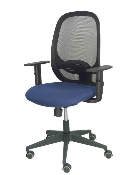 Modelo Cilanco negra - Silla de oficina ergonómica con mecanismo sincro, brazos regulables y ajustable en altura - Respaldo negro, tapizado en malla transpirable en color negro y asiento tapizado en tejido BALI color azul marino.