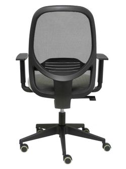 Modelo Cilanco negra - Silla de oficina ergonómica con mecanismo sincro, brazos regulables y ajustable en altura - Respaldo negro, tapizado en malla transpirable en color negro y asiento tapizado en tejido BALI color gris.