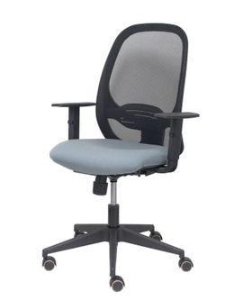 Modelo Cilanco negra - Silla de oficina ergonómica con mecanismo sincro, brazos regulables y ajustable en altura - Respaldo negro, tapizado en malla transpirable en color negro y asiento tapizado en tejido BALI color gris.