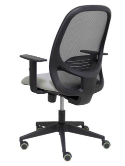 Modelo Cilanco negra - Silla de oficina ergonómica con mecanismo sincro, brazos regulables y ajustable en altura - Respaldo negro, tapizado en malla transpirable en color negro y asiento tapizado en tejido BALI color gris.