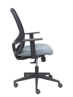 Modelo Cilanco negra - Silla de oficina ergonómica con mecanismo sincro, brazos regulables y ajustable en altura - Respaldo negro, tapizado en malla transpirable en color negro y asiento tapizado en tejido BALI color gris.