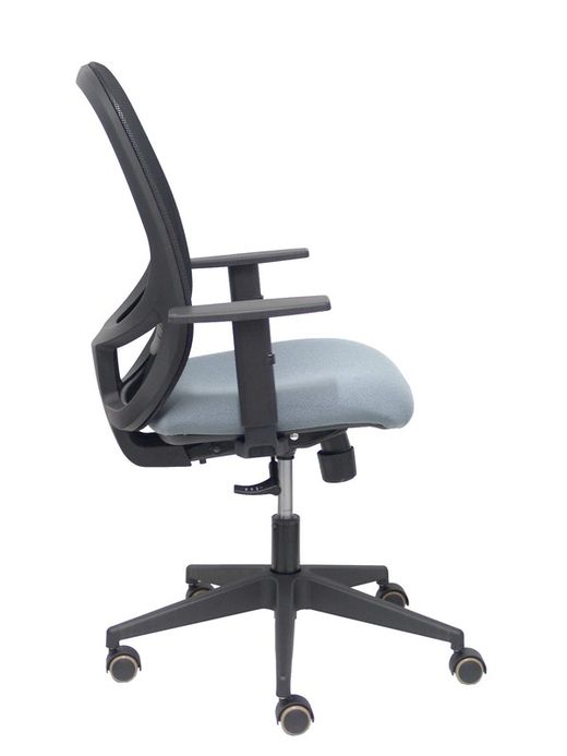 Modelo Cilanco negra - Silla de oficina ergonómica con mecanismo sincro, brazos regulables y ajustable en altura - Respaldo negro, tapizado en malla transpirable en color negro y asiento tapizado en tejido BALI color gris.