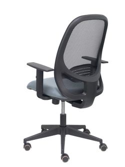 Modelo Cilanco negra - Silla de oficina ergonómica con mecanismo sincro, brazos regulables y ajustable en altura - Respaldo negro, tapizado en malla transpirable en color negro y asiento tapizado en tejido BALI color gris.