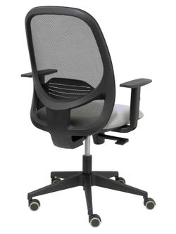 Modelo Cilanco negra - Silla de oficina ergonómica con mecanismo sincro, brazos regulables y ajustable en altura - Respaldo negro, tapizado en malla transpirable en color negro y asiento tapizado en tejido BALI color gris.