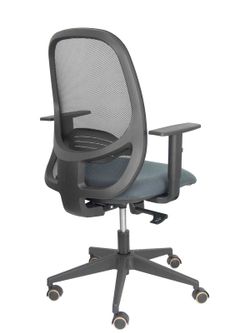 Modelo Cilanco negra - Silla de oficina ergonómica con mecanismo sincro, brazos regulables y ajustable en altura - Respaldo negro, tapizado en malla transpirable en color negro y asiento tapizado en tejido BALI color gris oscuro.