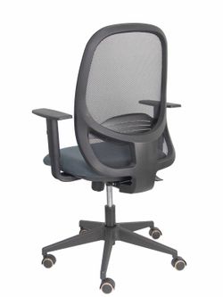Modelo Cilanco negra - Silla de oficina ergonómica con mecanismo sincro, brazos regulables y ajustable en altura - Respaldo negro, tapizado en malla transpirable en color negro y asiento tapizado en tejido BALI color gris oscuro.