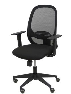 Modelo Cilanco negra - Silla de oficina ergonómica con mecanismo sincro, brazos regulables y ajustable en altura - Respaldo negro, tapizado en malla transpirable en color negro y asiento tapizado en tejido BALI color negro.
