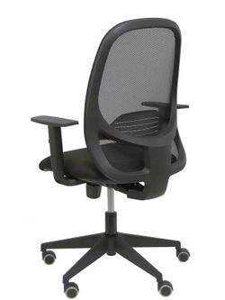 Modelo Cilanco negra - Silla de oficina ergonómica con mecanismo sincro, brazos regulables y ajustable en altura - Respaldo negro, tapizado en malla transpirable en color negro y asiento tapizado en tejido BALI color negro.