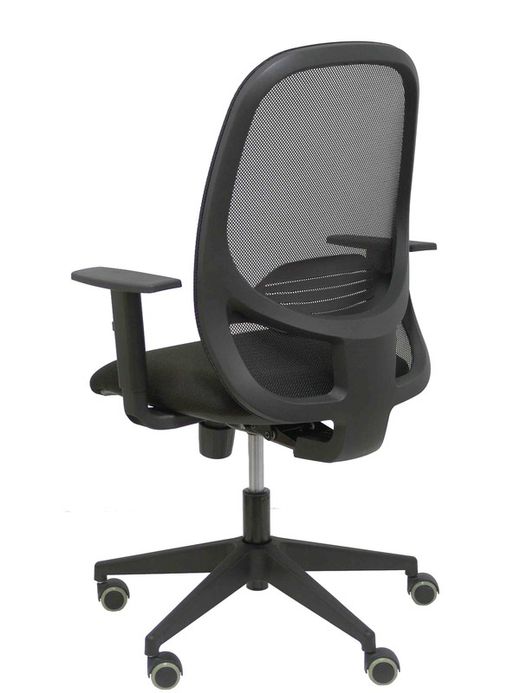 Modelo Cilanco negra - Silla de oficina ergonómica con mecanismo sincro, brazos regulables y ajustable en altura - Respaldo negro, tapizado en malla transpirable en color negro y asiento tapizado en tejido BALI color negro.
