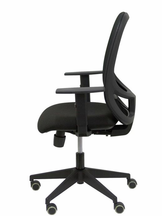 Modelo Cilanco negra - Silla de oficina ergonómica con mecanismo sincro, brazos regulables y ajustable en altura - Respaldo negro, tapizado en malla transpirable en color negro y asiento tapizado en tejido BALI color negro.
