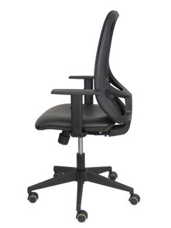Modelo Cilanco negra - Silla de oficina ergonómica con mecanismo sincro, brazos regulables y ajustable en altura - Respaldo negro, tapizado en malla transpirable en color negro y asiento tapizado en tejido SIMILPIEL color negro.