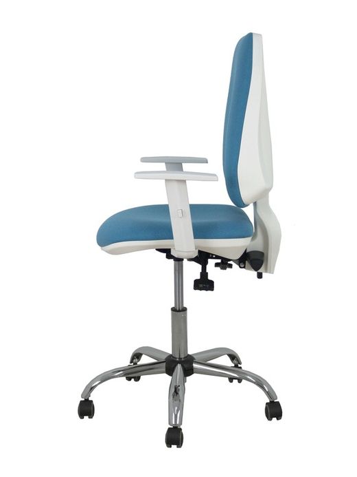 Modelo Elche blanca - Silla de oficina ergonómica con mecanismo asincro, regulable en altura y ruedas de parqué - Base cromada. Asiento y respaldo tapizados en tejido BALI color azul cielo. Brazos blancos regulables.