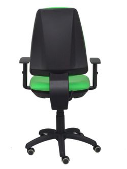 Modelo Elche CP - Silla de oficina ergonómica con mecanismo permanente, regulable en altura y ruedas de parqué - Asiento y respaldo tapizados en tejido BALI color pistacho (BRAZOS REGULABLES EN ALTURA)