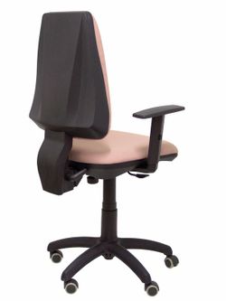 Modelo Elche CP - Silla de oficina ergonómica con mecanismo permanente, regulable en altura y ruedas de parqué - Asiento y respaldo tapizados en tejido BALI color rosa pálido (BRAZOS REGULABLES EN ALTURA)