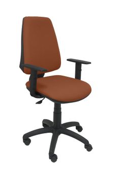 Modelo Elche CP - Silla de oficina ergonómica con mecanismo permanente y regulable en altura - Asiento y respaldo tapizados en tejido BALI color marrón (BRAZOS REGULABLES EN ALTURA)