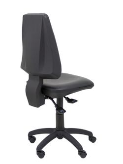 Modelo Elche S -  Silla de oficina ergonómica con mecanismo asincro, regulable en altura y ruedas de nailon. Asiento y respaldo tapizados en similpiel color negro.