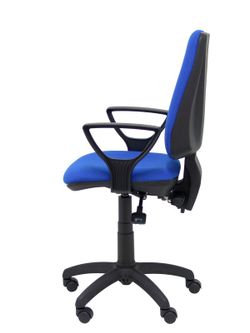 Modelo Elche S - Silla de oficina ergonómica con mecanismo asincro, regulable en altura y ruedas de nailon - Asiento y respaldo tapizados en tejido BALI color azul (BRAZOS FIJOS INCLUIDOS)