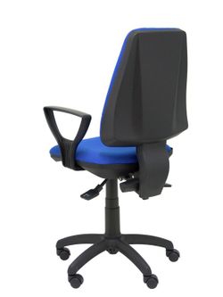 Modelo Elche S - Silla de oficina ergonómica con mecanismo asincro, regulable en altura y ruedas de nailon - Asiento y respaldo tapizados en tejido BALI color azul (BRAZOS FIJOS INCLUIDOS)