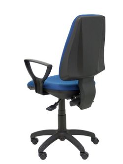 Modelo Elche S - Silla de oficina ergonómica con mecanismo asincro, regulable en altura y ruedas de nailon - Asiento y respaldo tapizados en tejido BALI color azul marino (BRAZOS FIJOS INCLUIDOS)