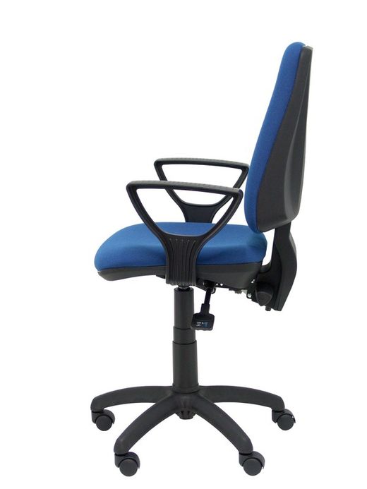 Modelo Elche S - Silla de oficina ergonómica con mecanismo asincro, regulable en altura y ruedas de nailon - Asiento y respaldo tapizados en tejido BALI color azul marino (BRAZOS FIJOS INCLUIDOS)