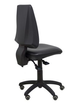 Modelo Elche S -  Silla de oficina ergonómica con mecanismo asincro, regulable en altura y ruedas de parqué. Asiento y respaldo tapizados en similpiel color negro.